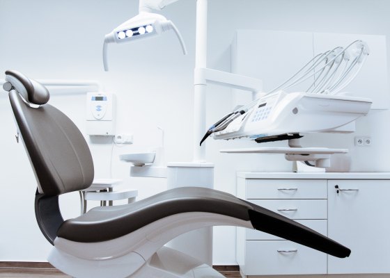 Dentist's chair and equipment